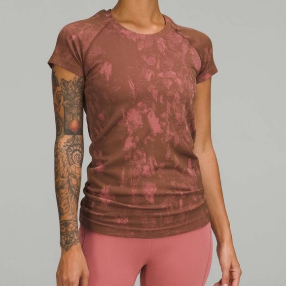 Lululemon Swiftly Tech Short Sleeve Shirt 2.0
Roasted Brown / Brier Rose - Picture 3 of 8